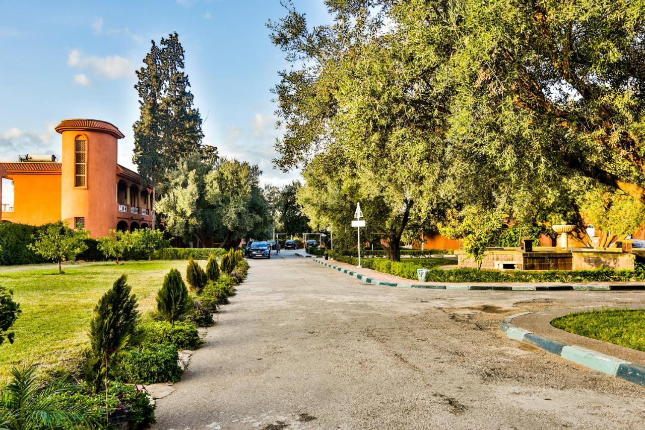 Complexe El Bassatine Hotel Beni Mellal Exterior foto